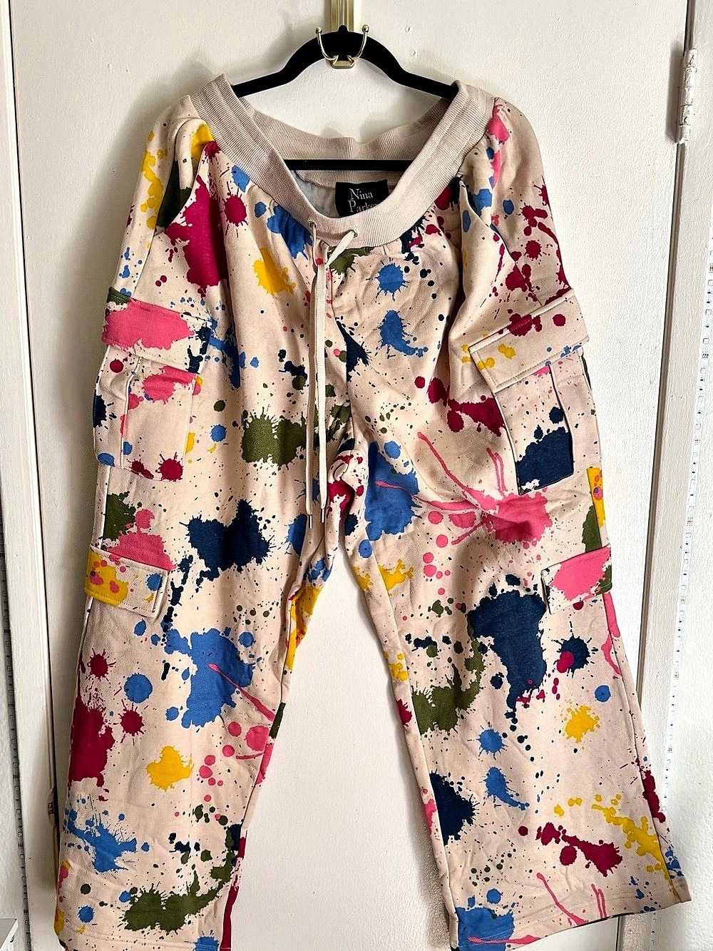 🎨 Nina Parker Paint-Splatter Cargo Sweatpants 🎨